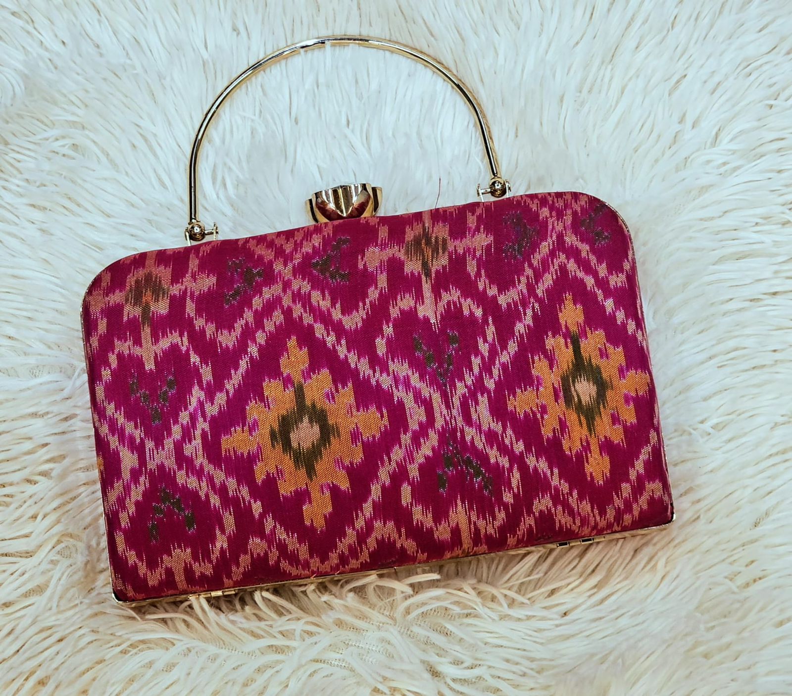 Clutch with Handle